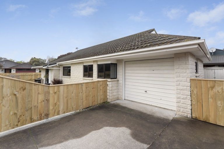 Photo of property in 15 Hanmer Place, Highbury, Palmerston North, 4412