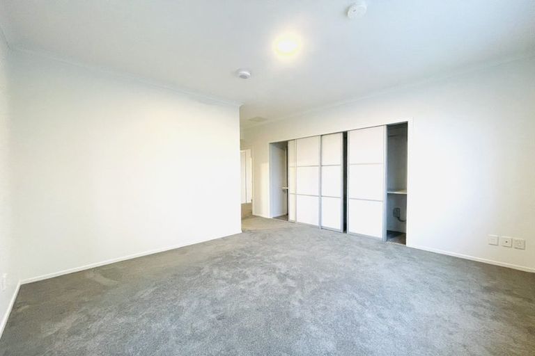 Photo of property in 1/130 Stancombe Road, Flat Bush, Auckland, 2016