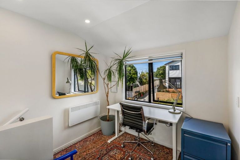 Photo of property in 1/8 Valron Road, Te Atatu South, Auckland, 0602