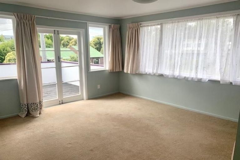 Photo of property in 727 Swanson Road, Swanson, Auckland, 0612