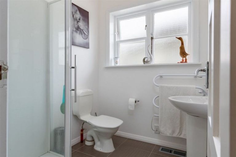 Photo of property in 5 Freyberg Street, Waterloo, Lower Hutt, 5011