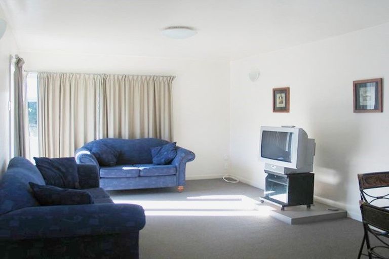 Photo of property in 243a Glengarry Road, Glen Eden, Auckland, 0602