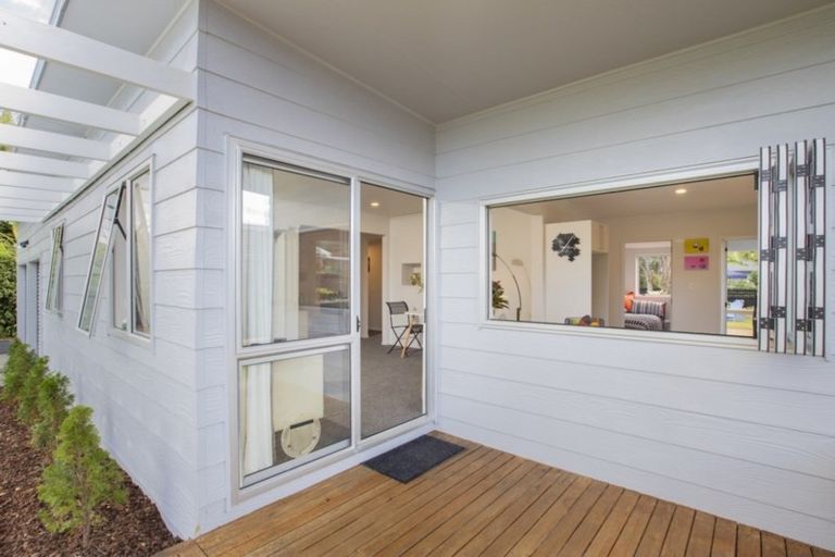 Photo of property in 31 Harbour View Road, Point Wells, 0986