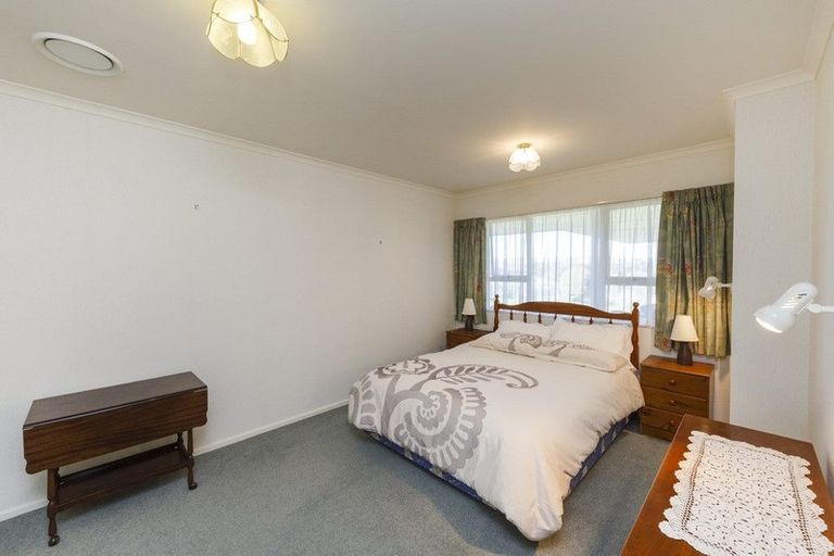 Photo of property in 51 Royal Oak Drive, Kelvin Grove, Palmerston North, 4414