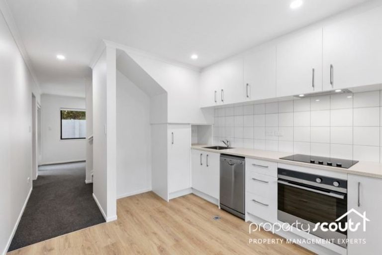 Photo of property in 12 Pangu Way, Mangere, Auckland, 2022