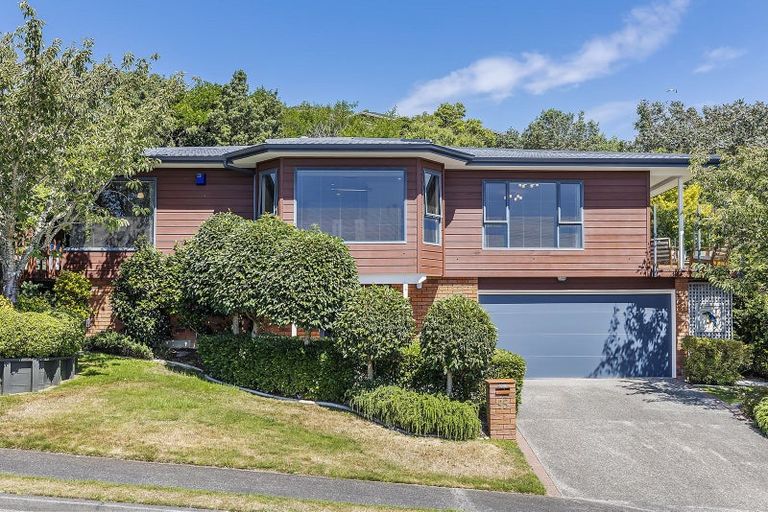 Photo of property in 95 Woodman Drive, Tawa, Wellington, 5028