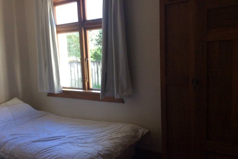 Photo of property in 74 Cambridge Terrace, Waterloo, Lower Hutt, 5011