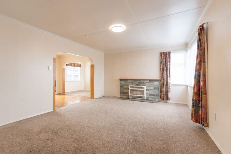 Photo of property in 27 Pembroke Street, Highbury, Palmerston North, 4412