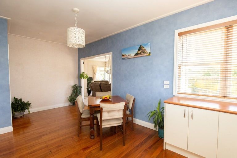 Photo of property in 11 Darlington Street, Ngatea, 3503