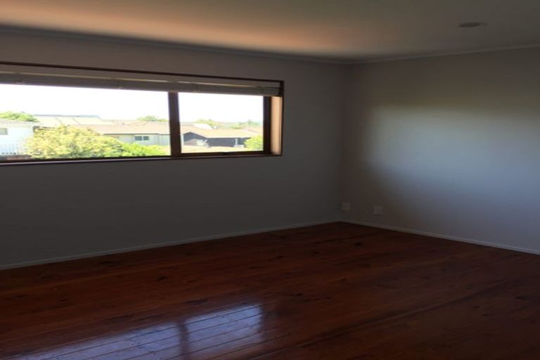 Photo of property in 2/26 Bayview Road, Hauraki, Auckland, 0622
