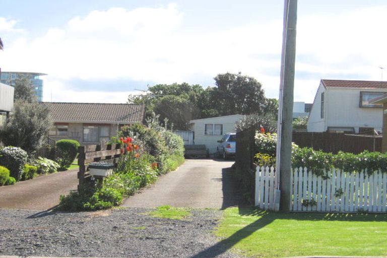 Photo of property in 1 Empire Road, Orewa, 0931