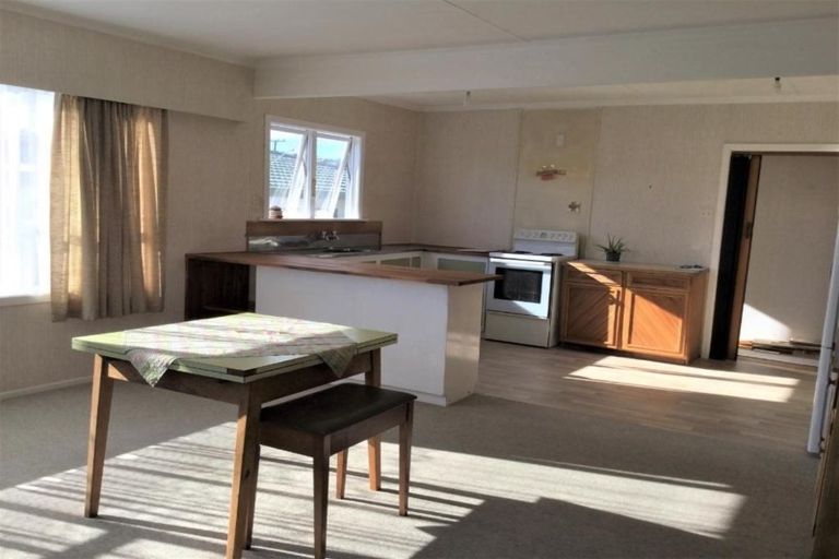 Photo of property in 221 Mangorei Road, Merrilands, New Plymouth, 4312