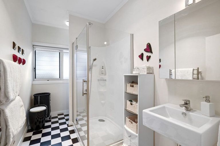 Photo of property in 249 Courtenay Street, Strandon, New Plymouth, 4312