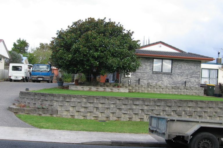 Photo of property in 69 Sylvan Crescent, Te Atatu South, Auckland, 0610