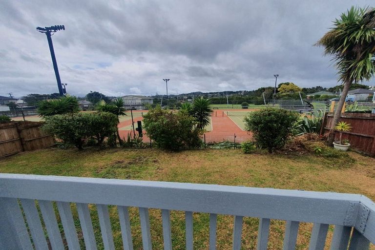 Photo of property in 3240a Great North Road, New Lynn, Auckland, 0600
