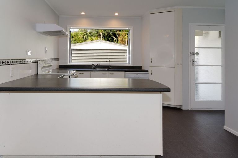 Photo of property in 66 Cliff View Drive, Green Bay, Auckland, 0604