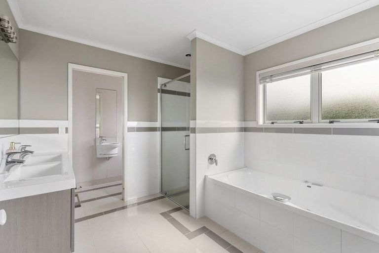 Photo of property in 2 Excelsa Place, Papamoa Beach, Papamoa, 3118