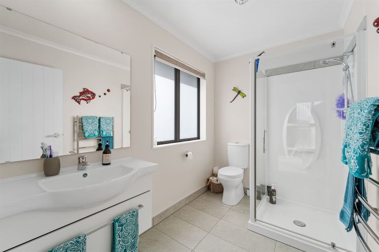 Photo of property in 18 Maylee Crescent, Gulf Harbour, Whangaparaoa, 0930