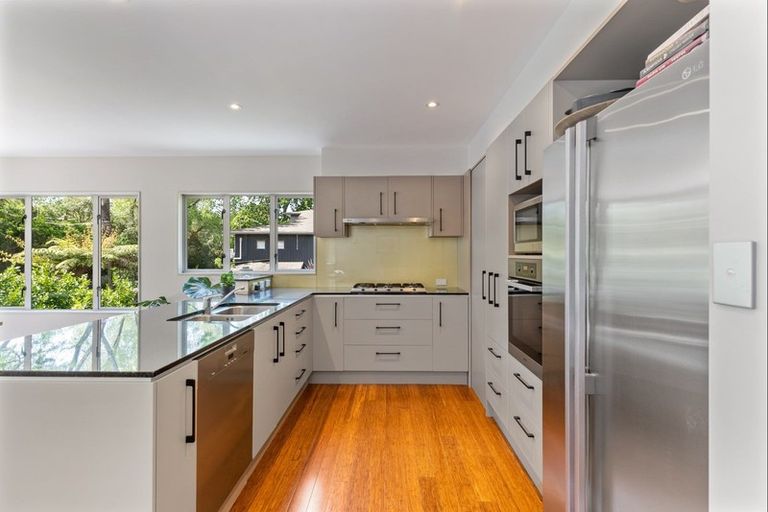 Photo of property in 25 Bemrose Place, Cockle Bay, Auckland, 2014
