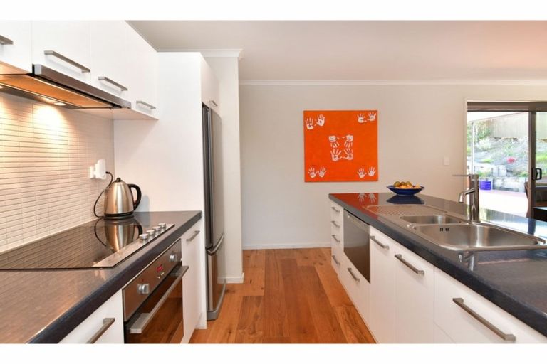 Photo of property in 38 Otanerua Road, Hatfields Beach, Orewa, 0931