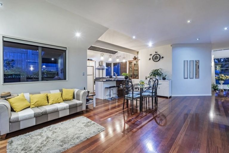 Photo of property in 13 Oakway Drive, Schnapper Rock, Auckland, 0632