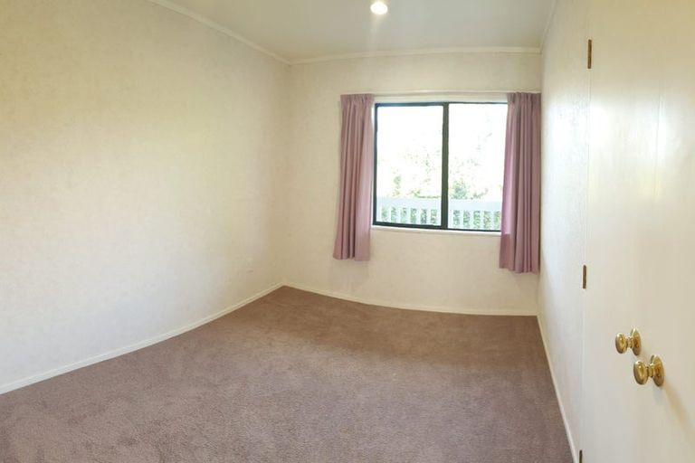 Photo of property in 150 Kaipara Road, Papakura, 2582