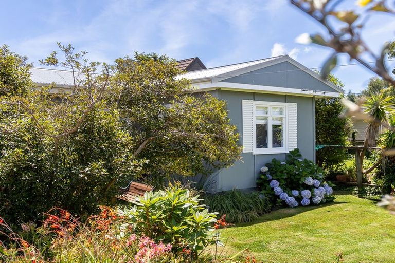 Photo of property in 15a Goldsborough Avenue, Raumati Beach, Paraparaumu, 5032