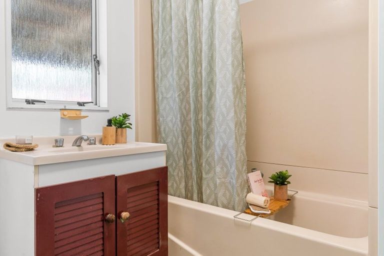 Photo of property in 24 Waimahanga Road, Onerahi, Whangarei, 0110