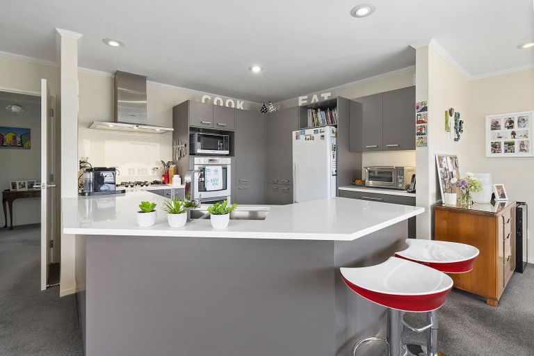 Photo of property in 95 Woodman Drive, Tawa, Wellington, 5028