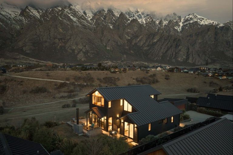 Photo of property in 28 Falconer Rise, Jacks Point, Queenstown, 9371