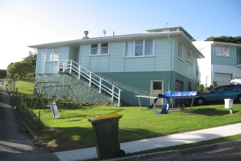Photo of property in 13 Hollow Close, Titahi Bay, Porirua, 5022