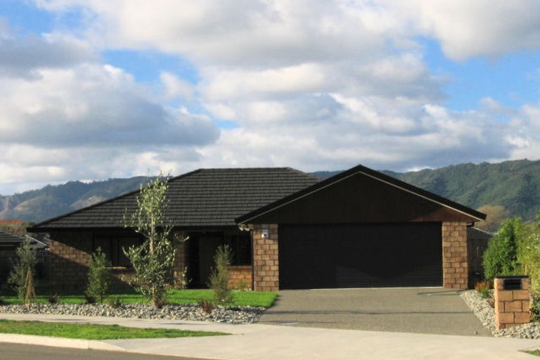 Photo of property in 25 Leanne Way, Waikanae Beach, Waikanae, 5036