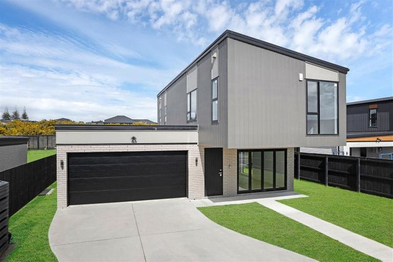 Photo of property in 14 Waikaha Street, Pokeno, 2472