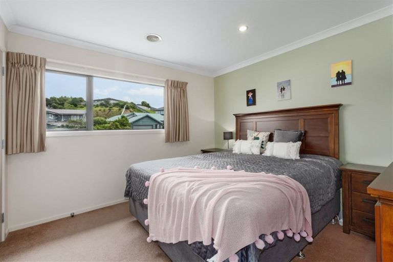 Photo of property in 53 Te Puia Drive, Aotea, Porirua, 5024