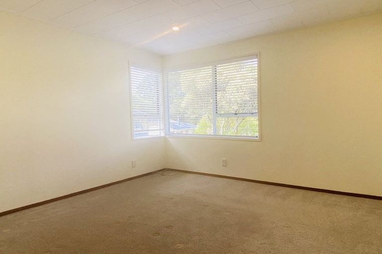 Photo of property in 31 Contessa Drive, Glenfield, Auckland, 0629