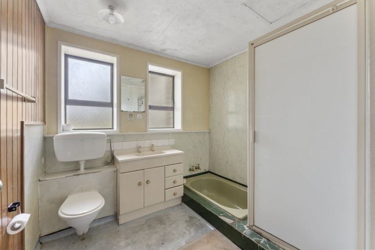 Photo of property in 2 Gibson Crescent, Naenae, Lower Hutt, 5011