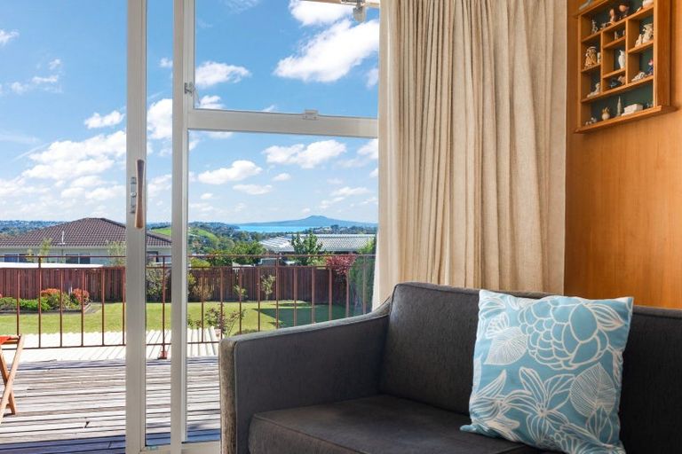 Photo of property in 41 Bradbury Road, Botany Downs, Auckland, 2010