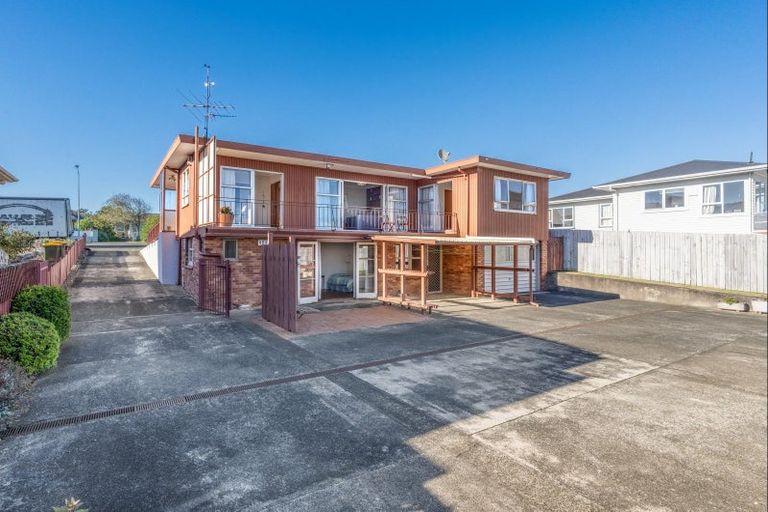 Photo of property in 41 Bradbury Road, Botany Downs, Auckland, 2010