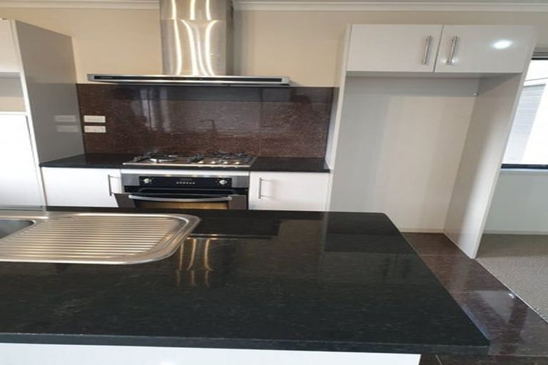 Photo of property in 14 Frederick Place, Whalers Gate, New Plymouth, 4310