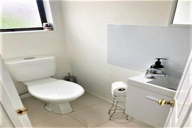 Photo of property in 32 Hollyford Drive, Clover Park, Auckland, 2105