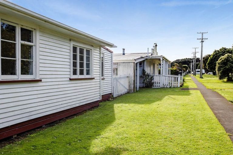 Photo of property in 14 Ohawe Terrace, Ohawe, Hawera, 4671