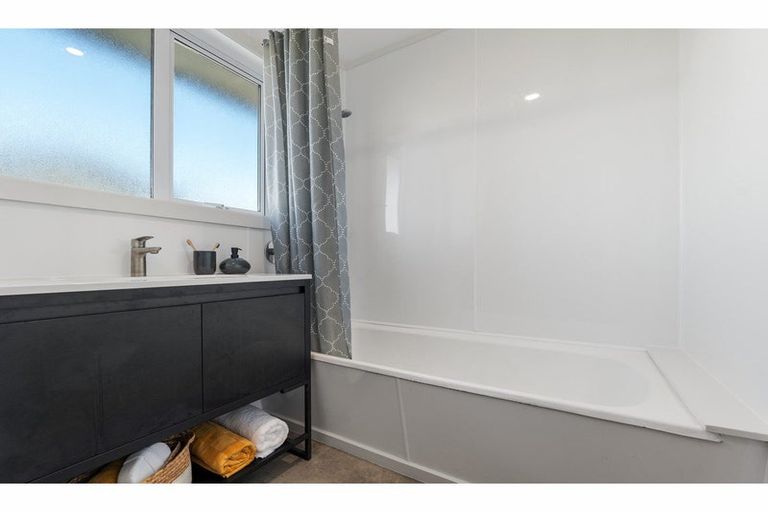 Photo of property in 18 Horton Place, Avondale, Christchurch, 8061