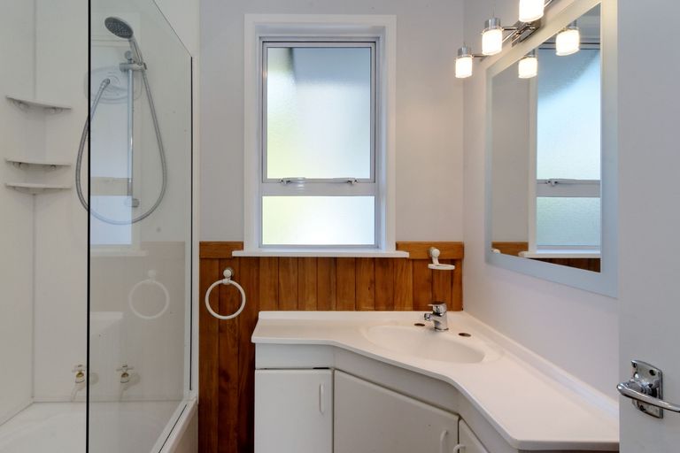 Photo of property in 66 Cliff View Drive, Green Bay, Auckland, 0604