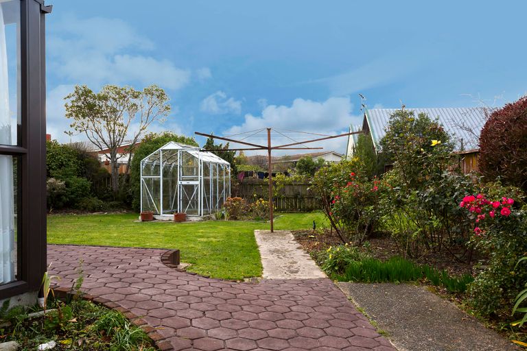 Photo of property in 1 Estuary Crescent, Fairfield, Dunedin, 9018