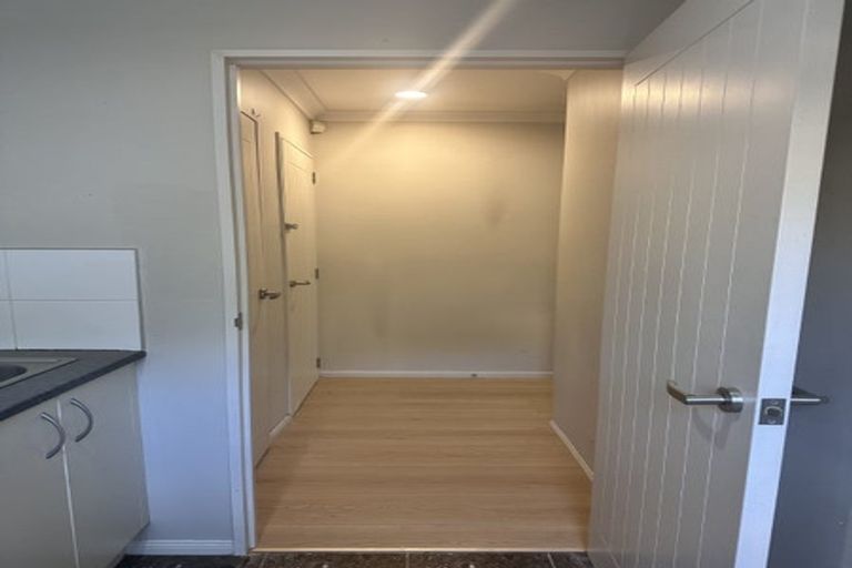 Photo of property in 52 Sapperton Drive, Henderson, Auckland, 0612