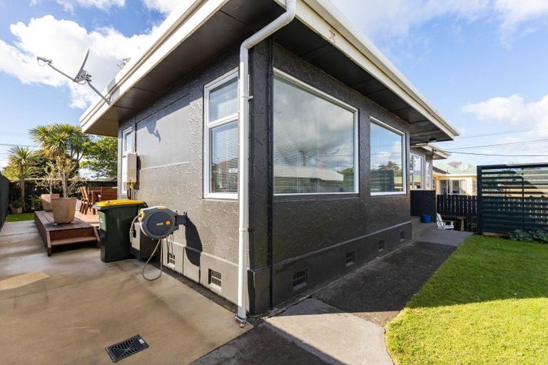 Photo of property in 126 Seaview Road, Westown, New Plymouth, 4310