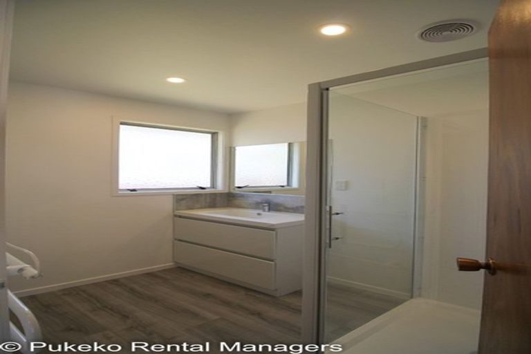 Photo of property in 33 Lendenfeld Drive, Papatoetoe, Auckland, 2025