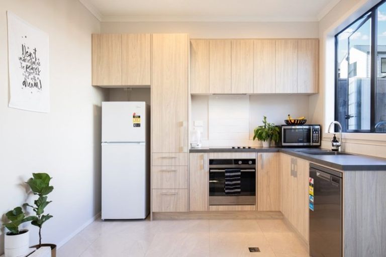 Photo of property in 14 Uku Lane, Hobsonville, Auckland, 0616