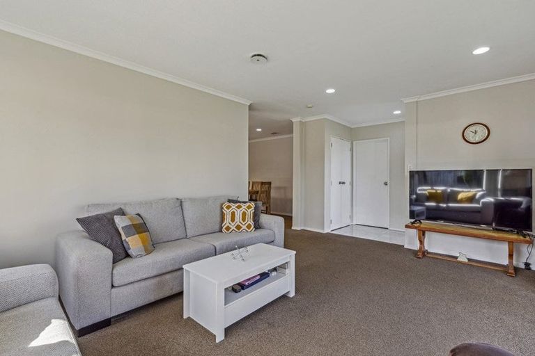 Photo of property in 20 Villino Place, Randwick Park, Auckland, 2105