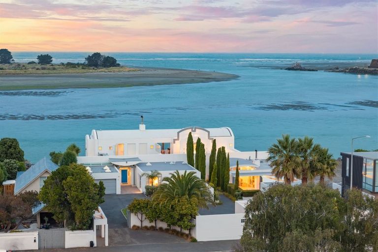 Photo of property in 133 Main Road, Redcliffs, Christchurch, 8081